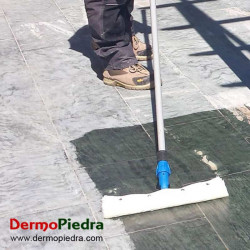 Fila StonePlus 1 litro, protector antimanchas con efecto reavivante.
